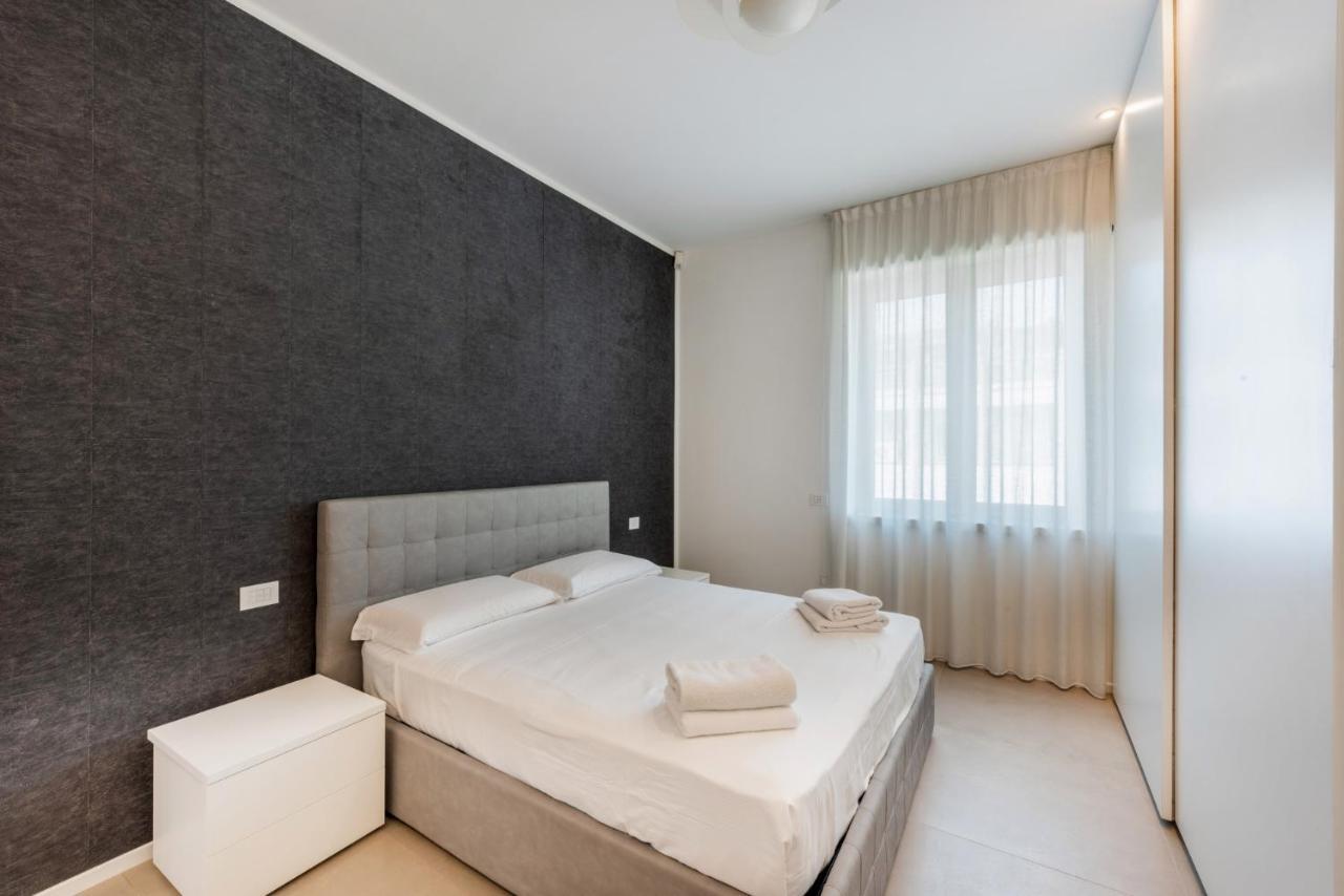 Апартаменты Easylife - Wonderful Penthouse With Terrace A Few Steps From The Duomo Милан Экстерьер фото